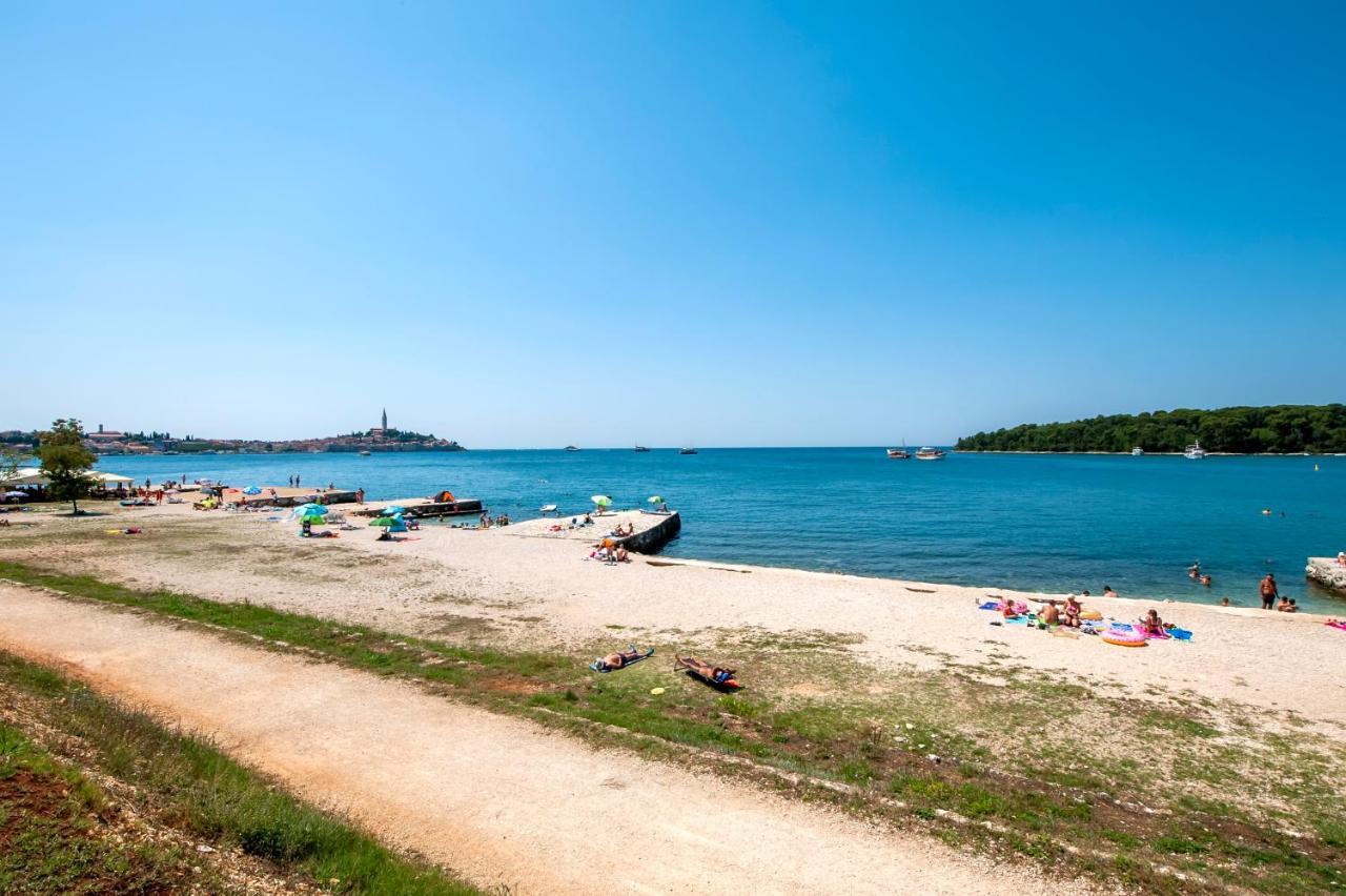 Pineta Mobile Home In Porton Biondi Camp Ровин Екстериор снимка